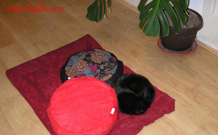 Zabuton jastuk-prostirka za meditaciju